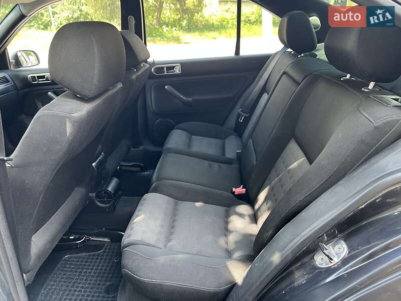 Седан Volkswagen Bora 2004 в Львове