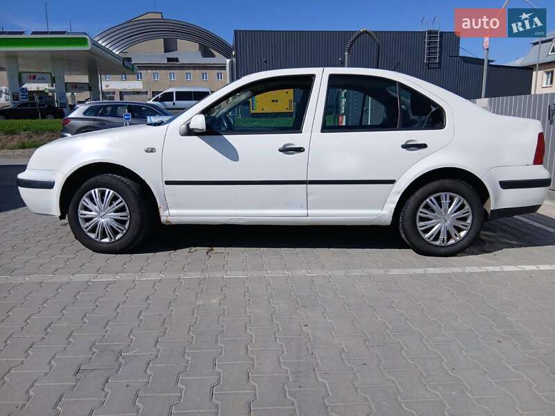 Седан Volkswagen Bora 2000 в Монастыриске