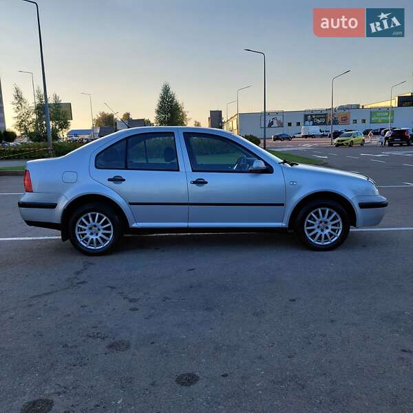 Седан Volkswagen Bora 2003 в Киеве