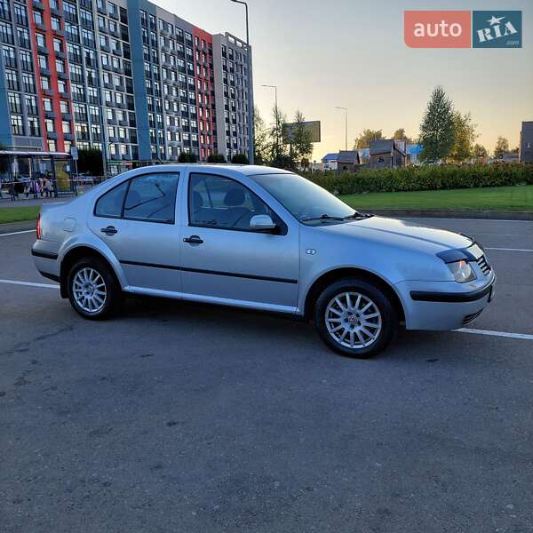 Седан Volkswagen Bora 2003 в Киеве