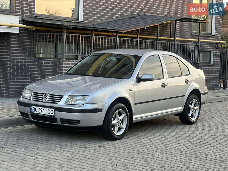 Седан Volkswagen Bora 2003 в Жовкві