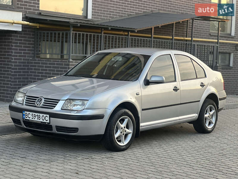 Седан Volkswagen Bora 2003 в Жовкві