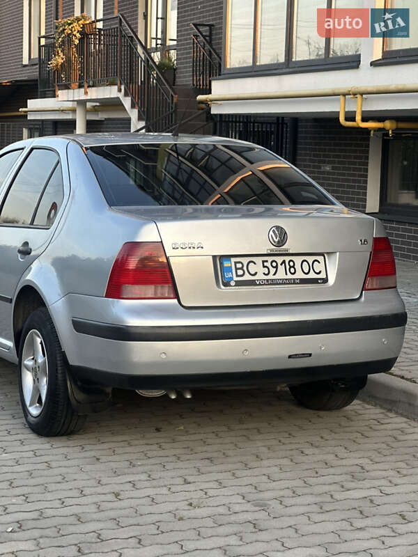 Седан Volkswagen Bora 2003 в Жовкві