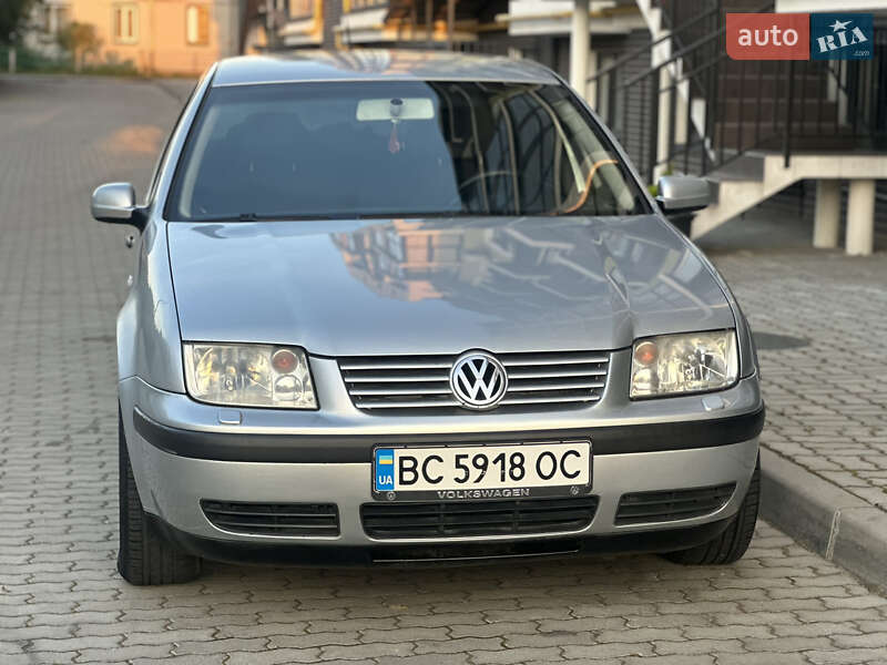 Седан Volkswagen Bora 2003 в Жовкві
