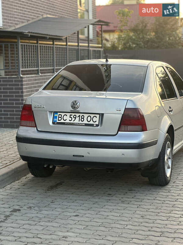 Седан Volkswagen Bora 2003 в Жовкві