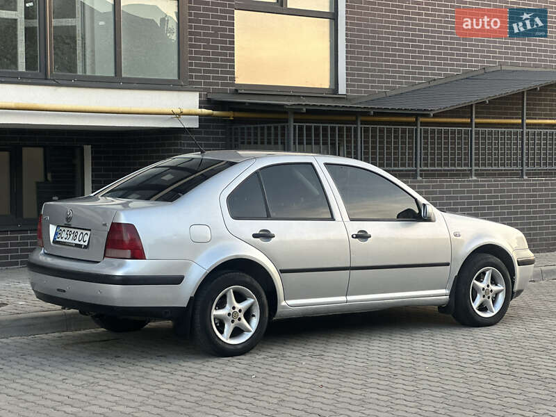 Седан Volkswagen Bora 2003 в Жовкві