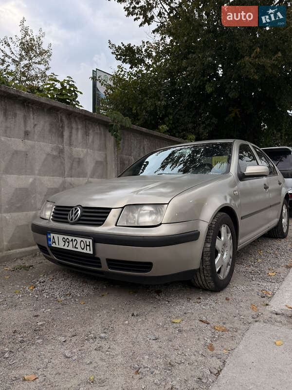 Седан Volkswagen Bora 2002 в Киеве