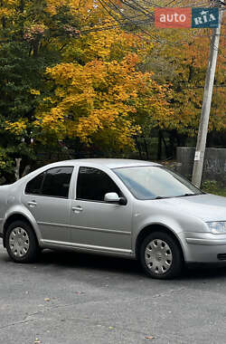Седан Volkswagen Bora 2002 в  фото 3 Седан Volkswagen Bora 2002 в