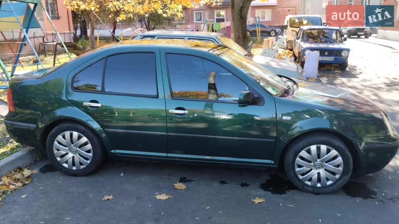 Замінено масло.фільтра.Грм .ходова в норм не стукає.замінені тормозні колодки.пригнаний рік назад.є ще зимові колеса.все працює кондиціонер заправлений.
магнітолла.затемнена.
