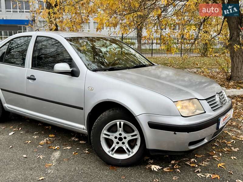 Седан Volkswagen Bora 2002 в Киеве