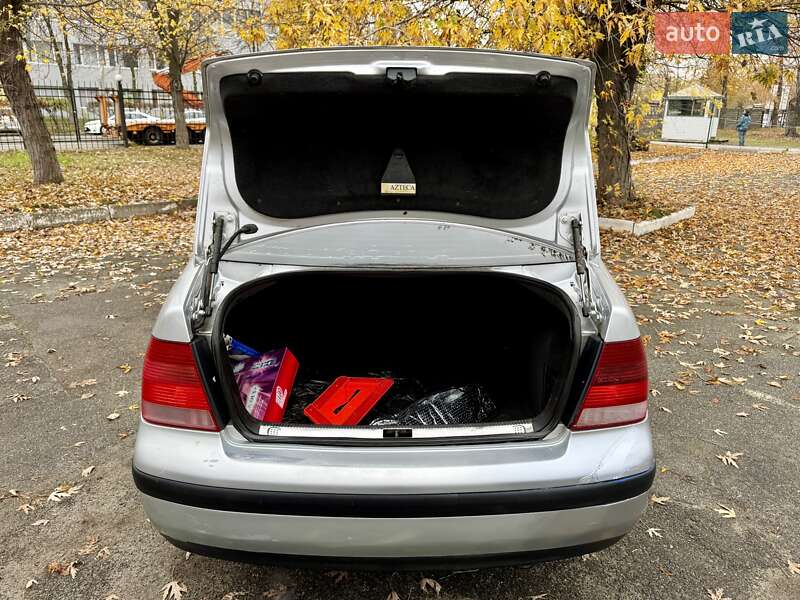 Седан Volkswagen Bora 2002 в Киеве