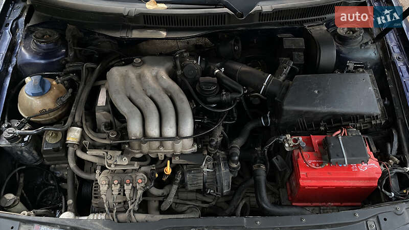 Седан Volkswagen Bora 2001 в Ровно