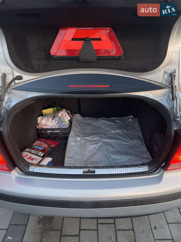 Седан Volkswagen Bora 1999 в Ужгороде