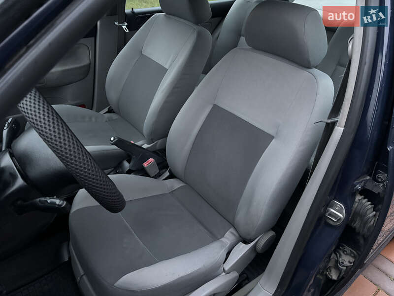 Седан Volkswagen Bora 2004 в Чернигове