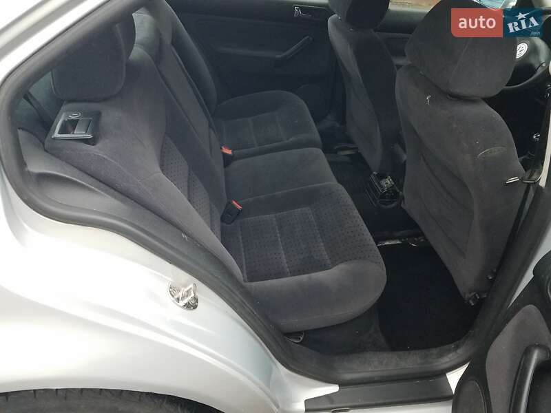 Седан Volkswagen Bora 1998 в Кропивницькому