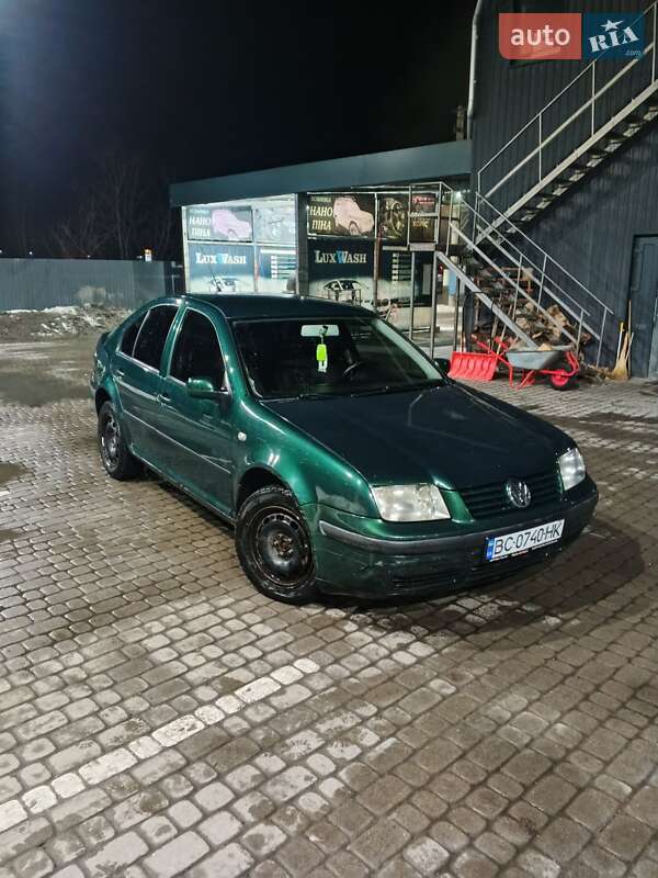Седан Volkswagen Bora 2002 в Жовкве