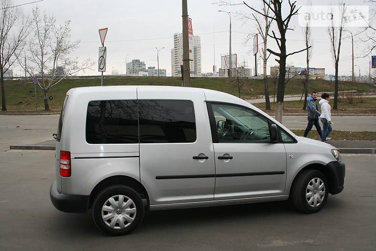 Грузопассажирский фургон Volkswagen Caddy 2010 в Киеве