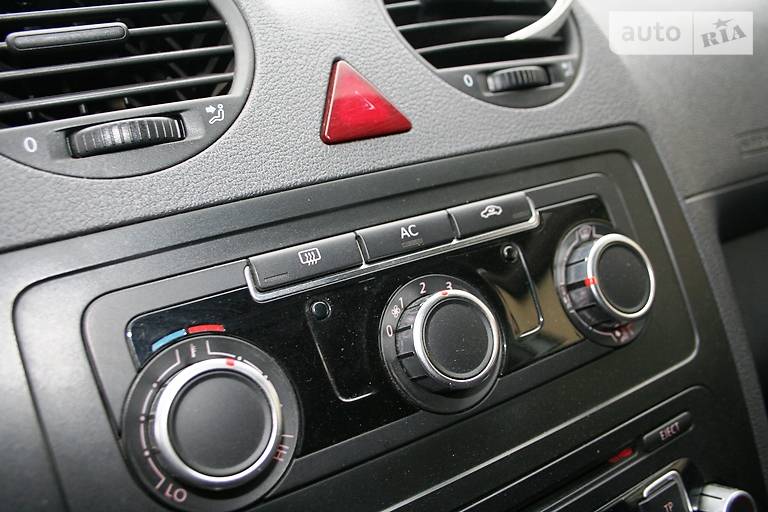 Грузопассажирский фургон Volkswagen Caddy 2010 в Киеве