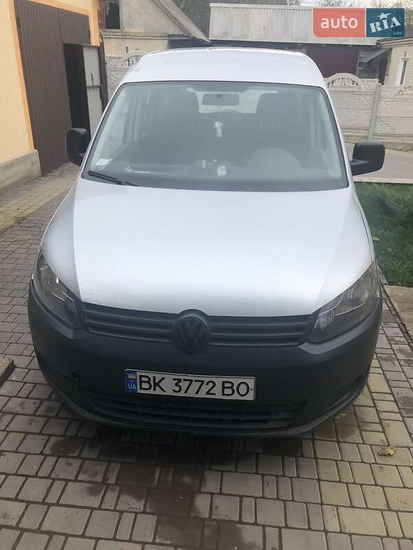 Седан Volkswagen Caddy 2012 в Остроге