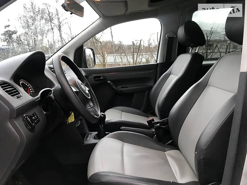 Вантажопасажирський фургон Volkswagen Caddy 2012 в Чернівцях