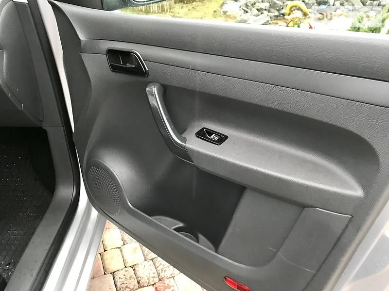 Вантажопасажирський фургон Volkswagen Caddy 2012 в Чернівцях
