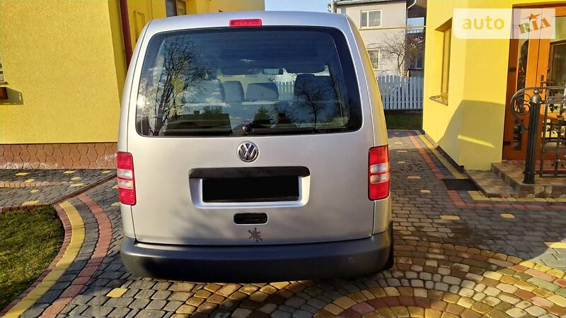 Грузопассажирский фургон Volkswagen Caddy 2011 в Черновцах
