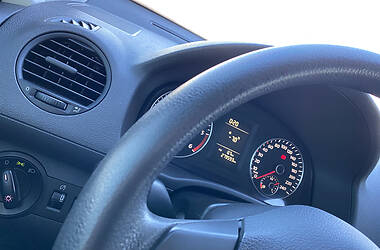Вантажопасажирський фургон Volkswagen Caddy 2010 в 