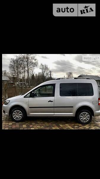 Вантажопасажирський фургон Volkswagen Caddy 2012 в Чернівцях