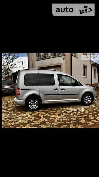 Вантажопасажирський фургон Volkswagen Caddy 2012 в Чернівцях