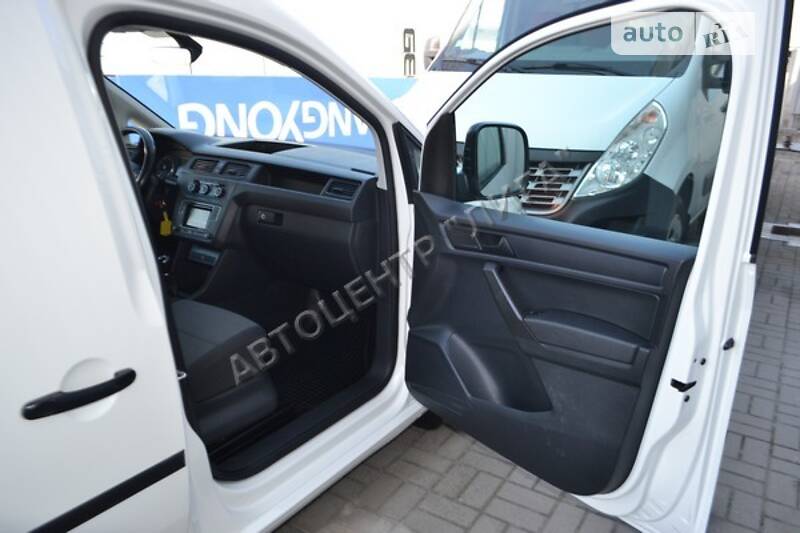 Вантажопасажирський фургон Volkswagen Caddy 2016 в Хмельницькому