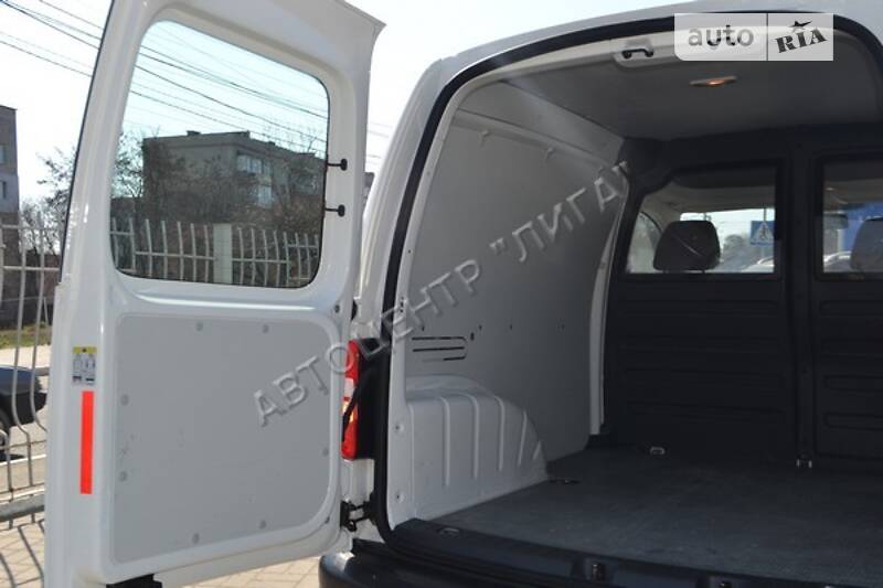 Вантажопасажирський фургон Volkswagen Caddy 2015 в Хмельницькому