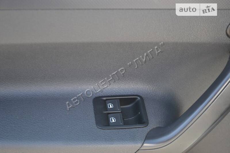 Вантажопасажирський фургон Volkswagen Caddy 2015 в Хмельницькому