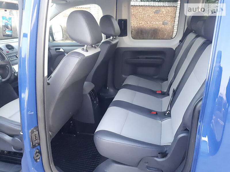 Вантажопасажирський фургон Volkswagen Caddy 2011 в Луцьку