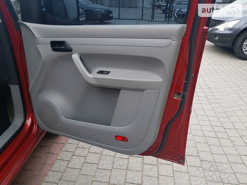 Вантажопасажирський фургон Volkswagen Caddy 2005 в Запоріжжі