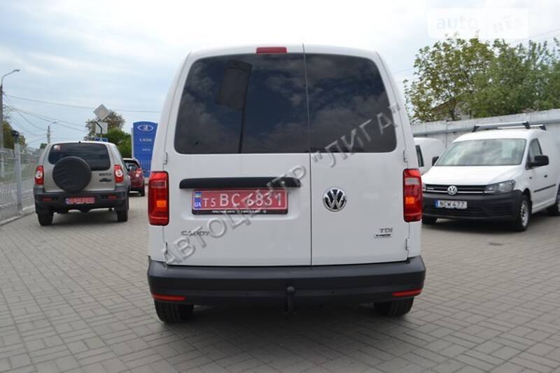 Вантажопасажирський фургон Volkswagen Caddy 2015 в Хмельницькому