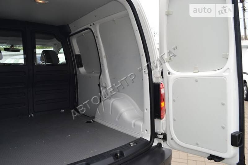 Вантажопасажирський фургон Volkswagen Caddy 2015 в Хмельницькому