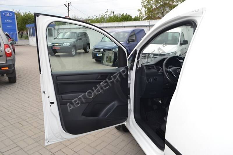 Вантажопасажирський фургон Volkswagen Caddy 2015 в Хмельницькому