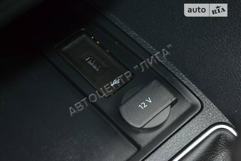 Вантажопасажирський фургон Volkswagen Caddy 2015 в Хмельницькому