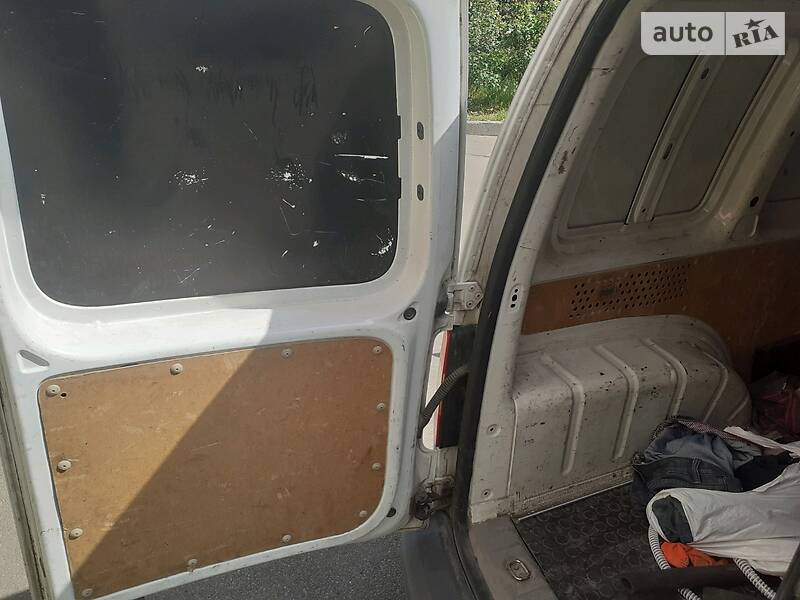 Вантажопасажирський фургон Volkswagen Caddy 2006 в Києві