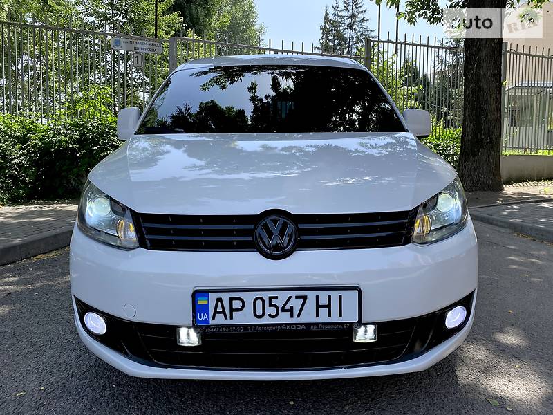 Вантажопасажирський фургон Volkswagen Caddy 2011 в Дніпрі