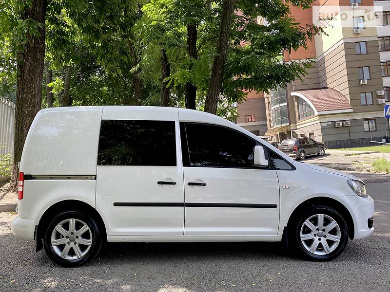 Вантажопасажирський фургон Volkswagen Caddy 2011 в Дніпрі