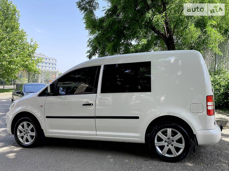 Вантажопасажирський фургон Volkswagen Caddy 2011 в Дніпрі
