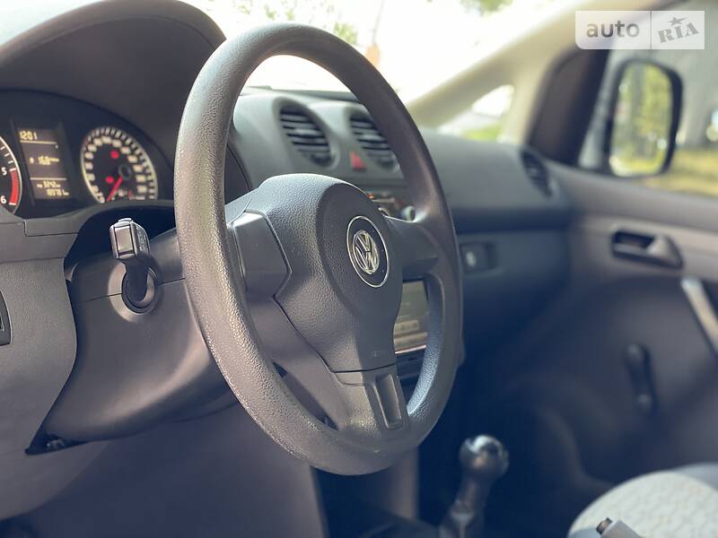 Вантажопасажирський фургон Volkswagen Caddy 2011 в Дніпрі