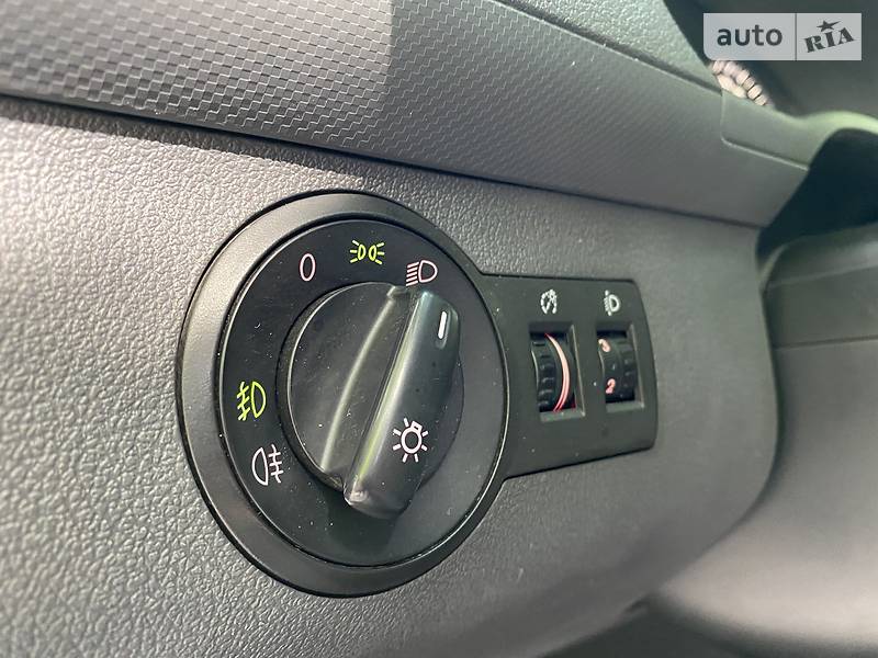 Вантажопасажирський фургон Volkswagen Caddy 2011 в Дніпрі