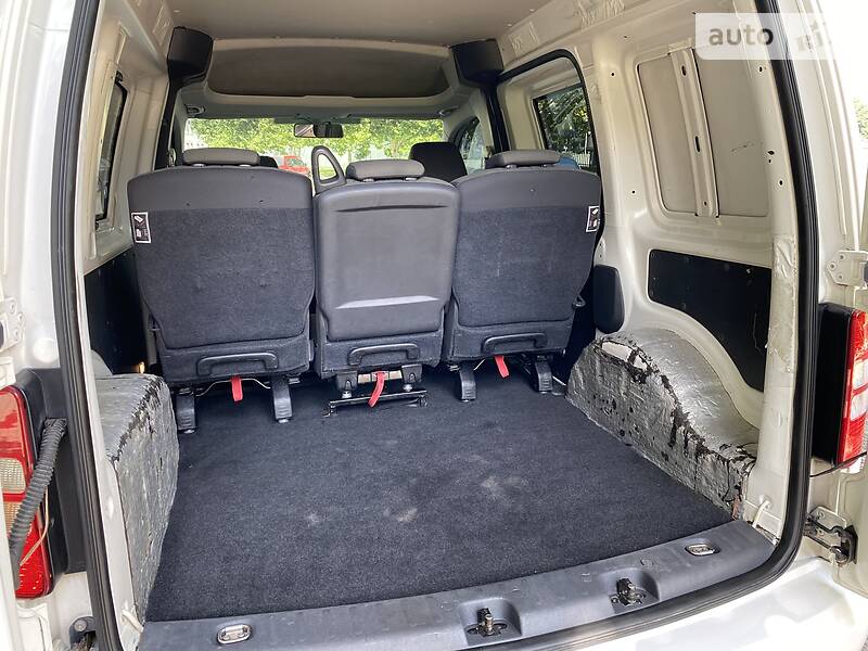 Вантажопасажирський фургон Volkswagen Caddy 2011 в Дніпрі