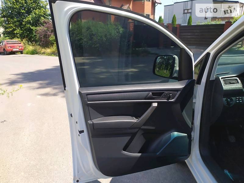 Мінівен Volkswagen Caddy 2016 в Києві