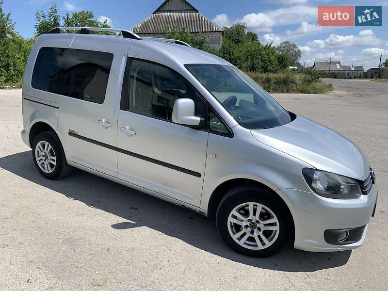 Минивэн Volkswagen Caddy 2011 в Шумске
