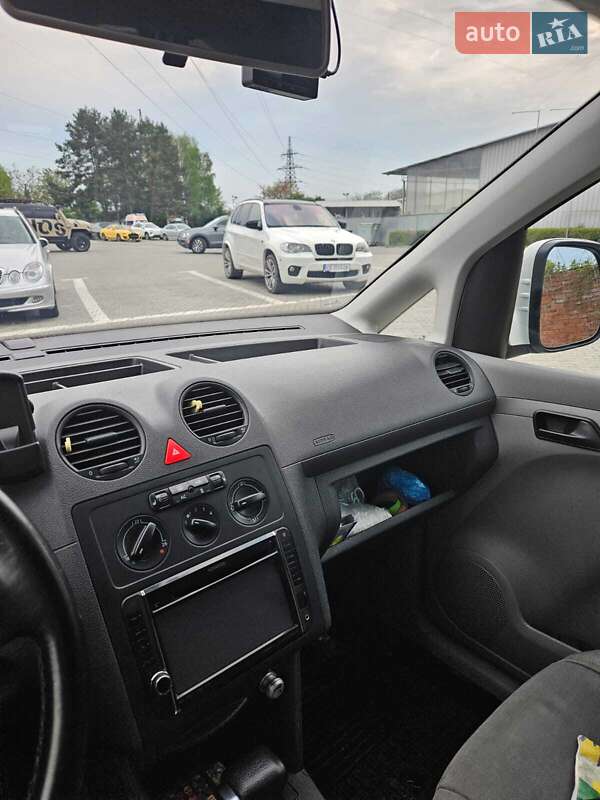 Минивэн Volkswagen Caddy 2010 в Черновцах