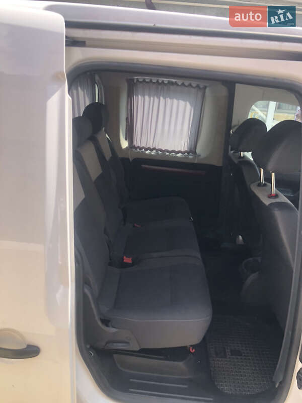 Минивэн Volkswagen Caddy 2013 в Остроге