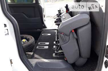 Мінівен Volkswagen Caddy 2015 в 